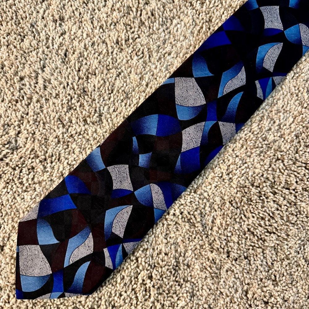 EUC Haggar 100% Polyester Tie Necktie with Funky Abstract Pattern
